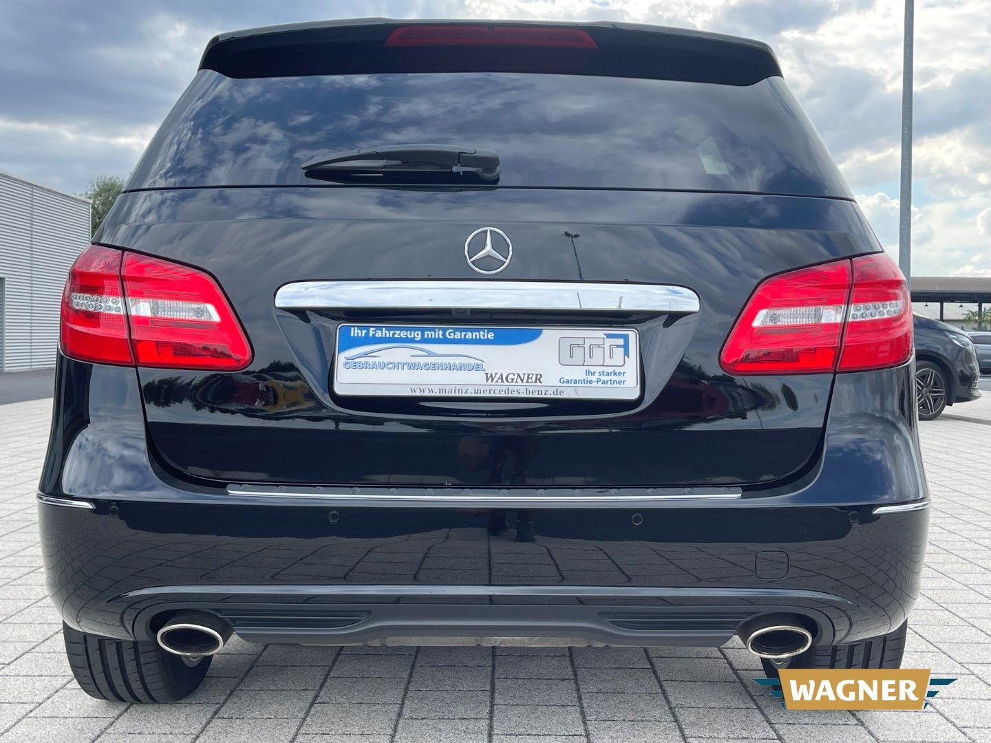 Fahrzeugabbildung Mercedes-Benz B 180 Pano Kamera Navi PDC SHZ Klimaautomatik