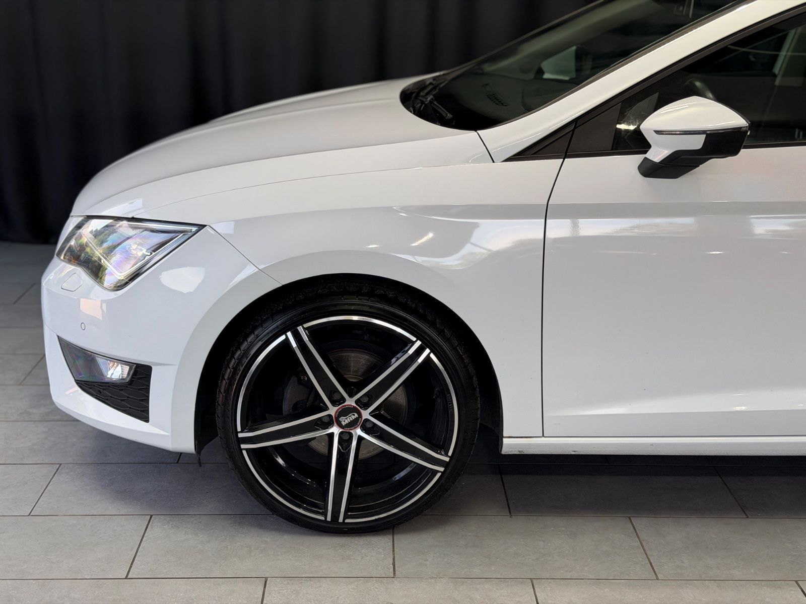 Fahrzeugabbildung SEAT Leon FR|NAVI|LED|PANORAMA|PDC|TÜV 03/28