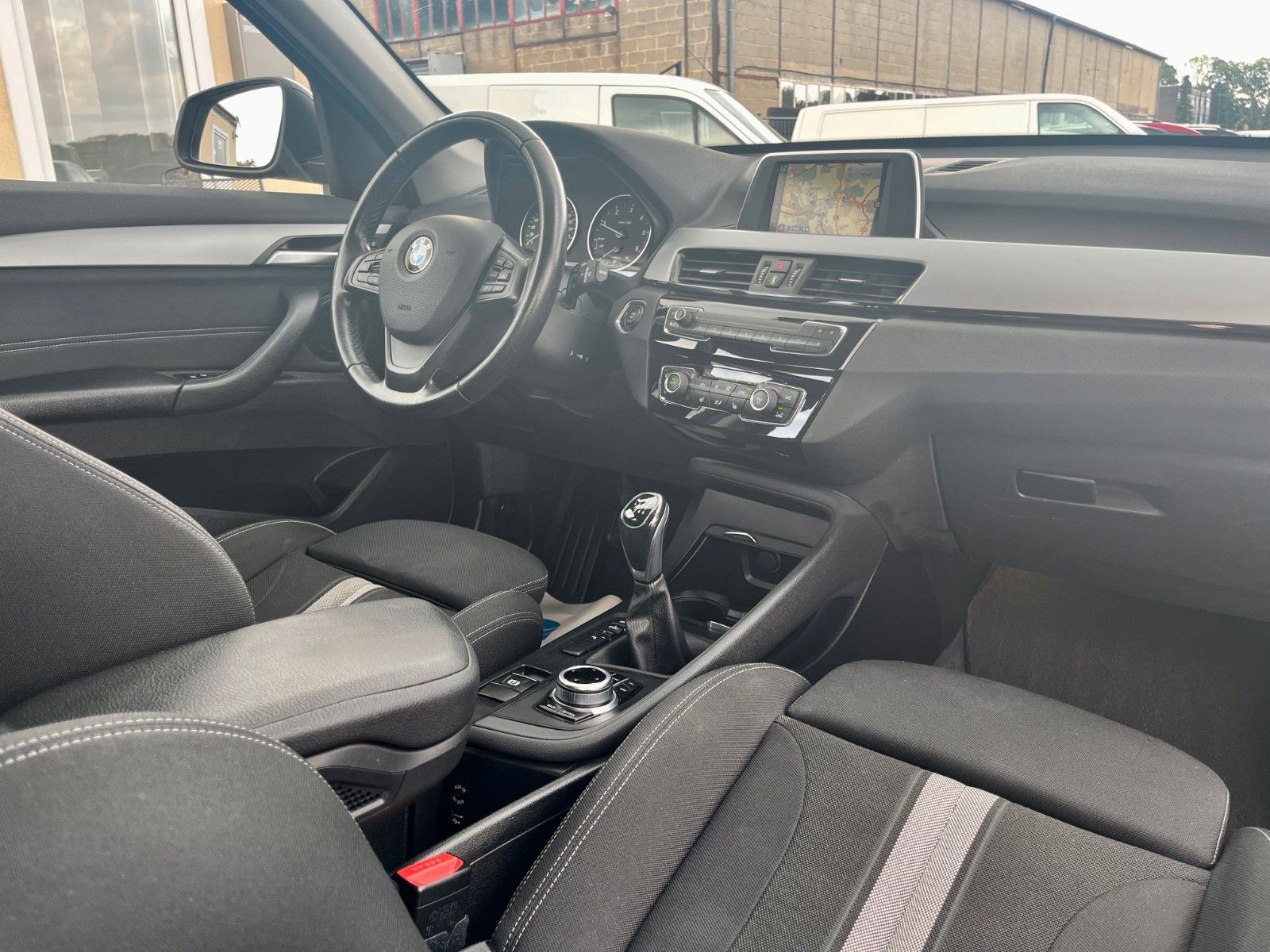 Fahrzeugabbildung BMW X1 sDrive18d Advantage Navi Tempomat SPORTSITZE