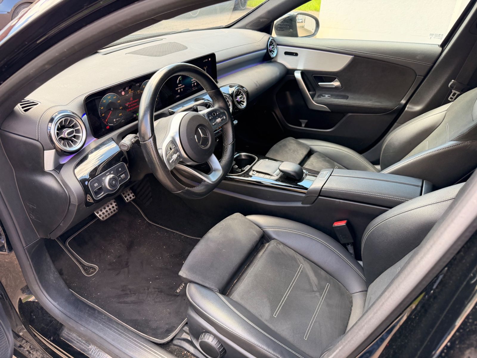 Mercedes-Benz A 250 e Edition AMG Black Line foto 11