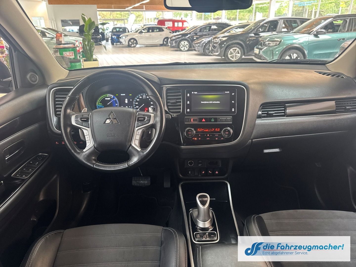 Fahrzeugabbildung Mitsubishi Outlander PHEV Plus 4WD StandHZG LED ACC El. Hec