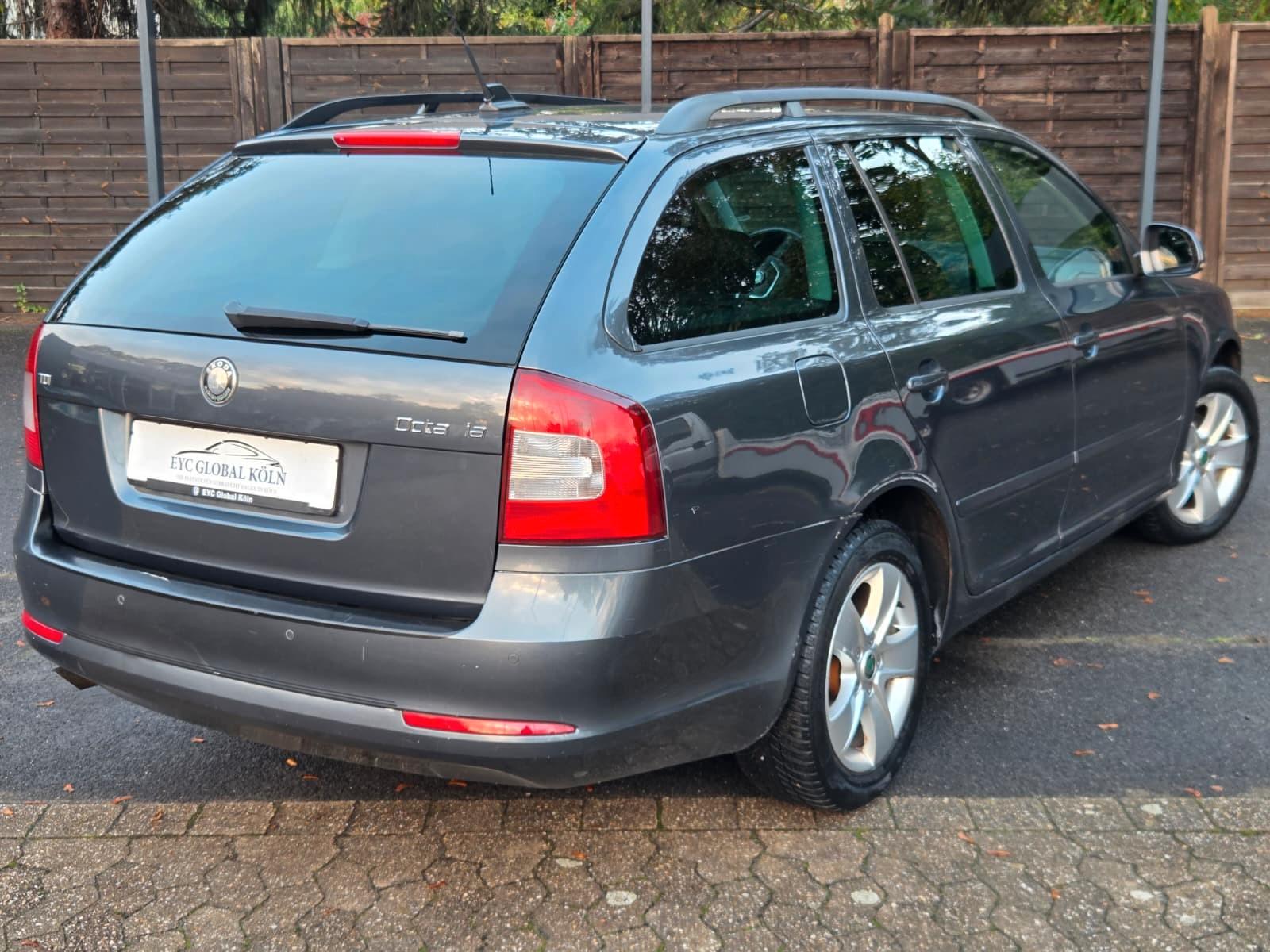 Skoda Octavia 2010 — interior