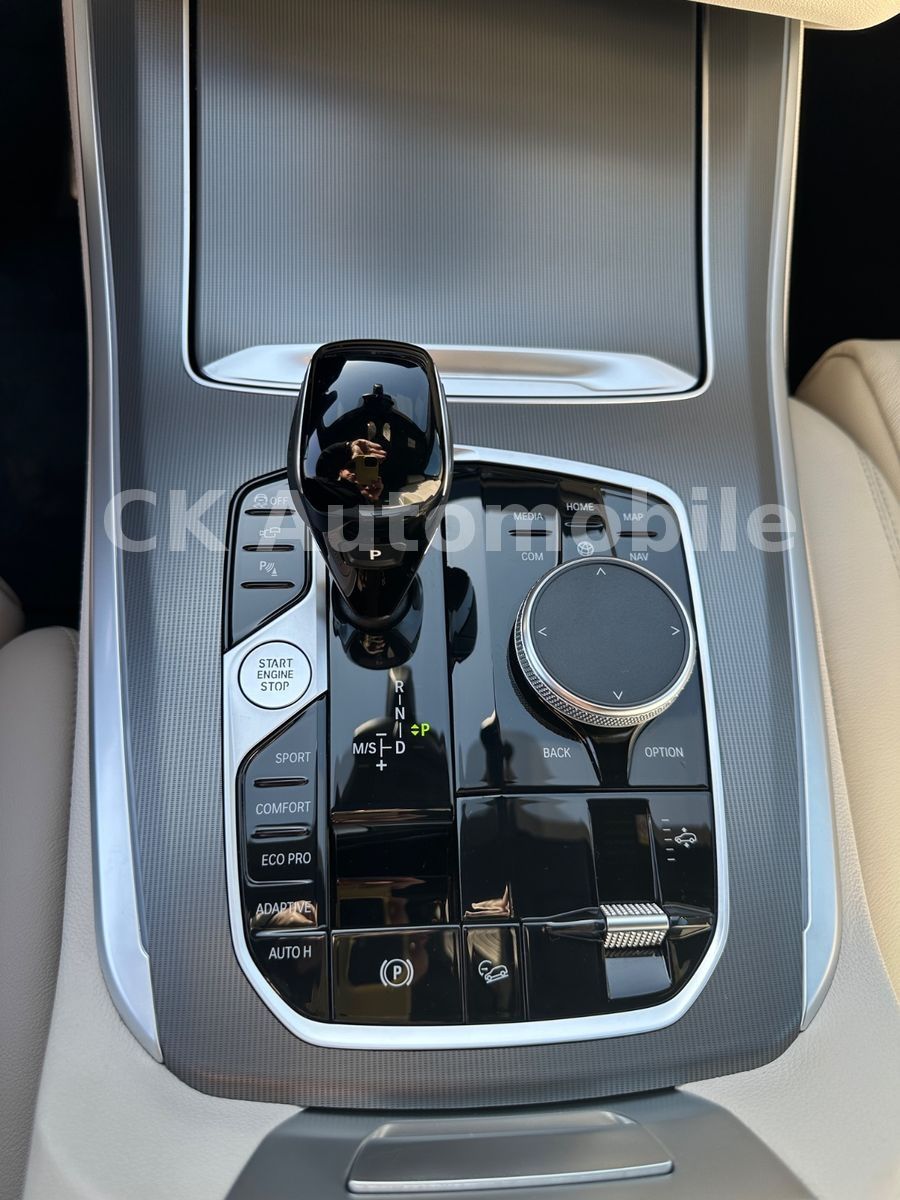 Fahrzeugabbildung BMW X5 xDrive 30d M-Sport/Navi/Head-Up/LED/22 Zoll