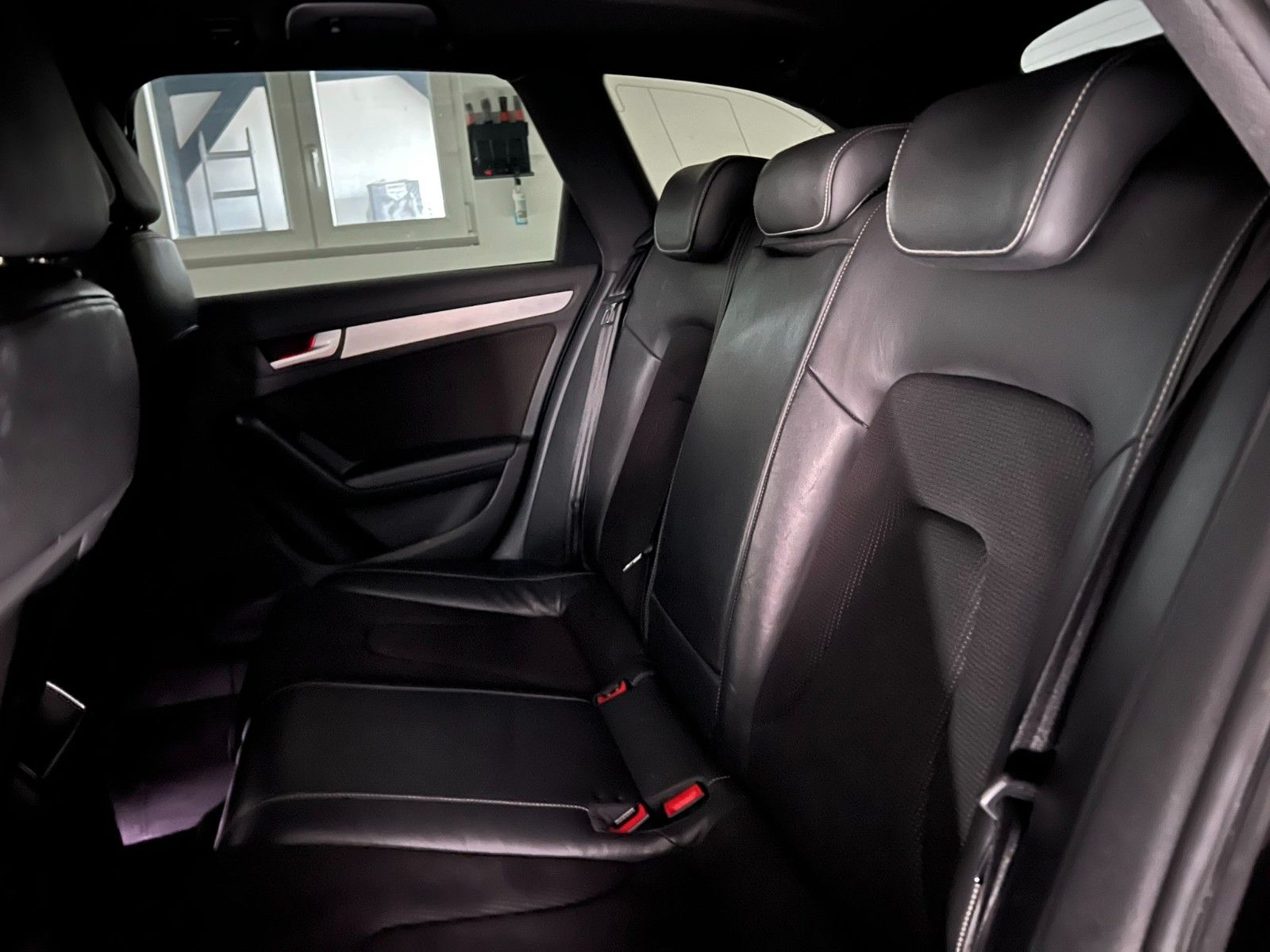 Fahrzeugabbildung Audi A4 Avant S line Sportpaket / plus Quattro