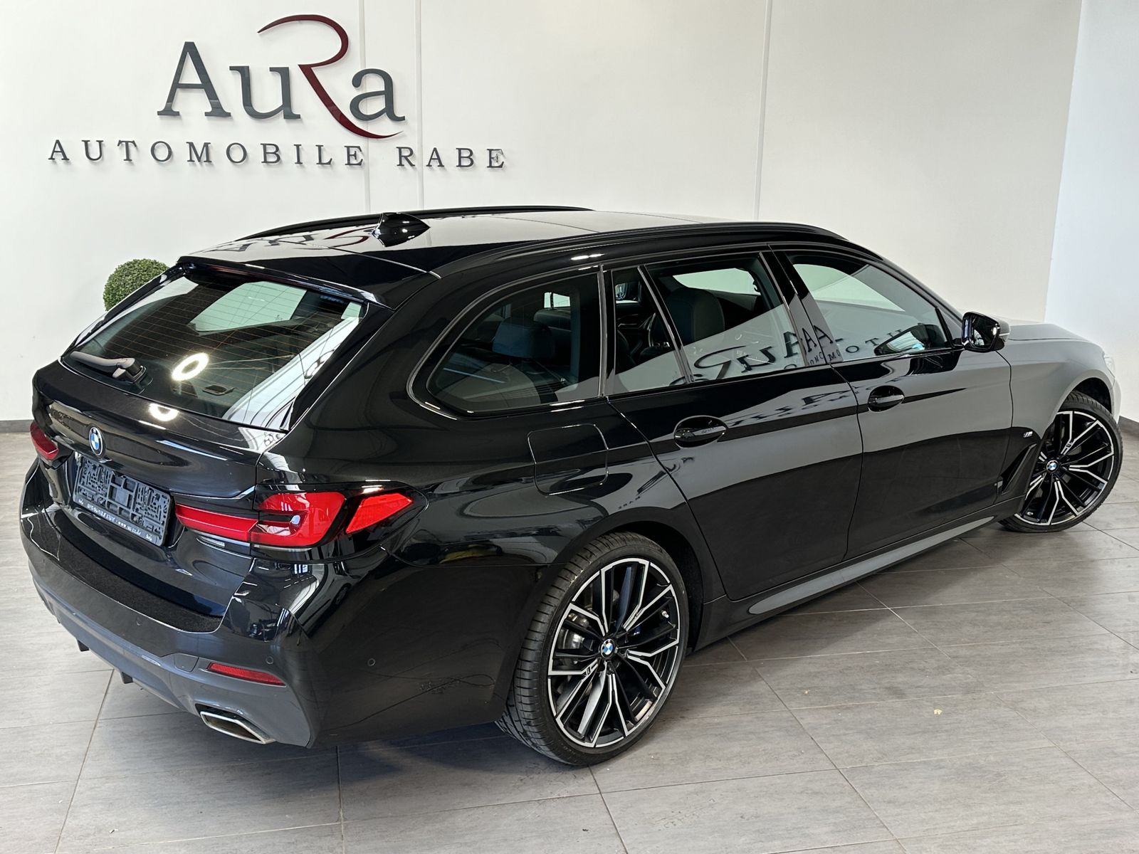 Fahrzeugabbildung BMW 540i Touring xDrive M-Sport NAV+LASER+AHK+PANORA