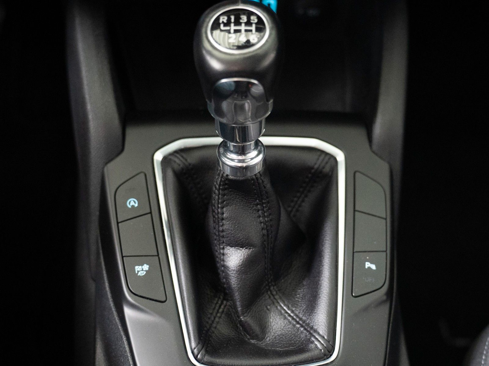 Fahrzeugabbildung Ford Kuga C&C WINTER-P./NAVI/PDC V+H/DAB/JRC/KLIMA