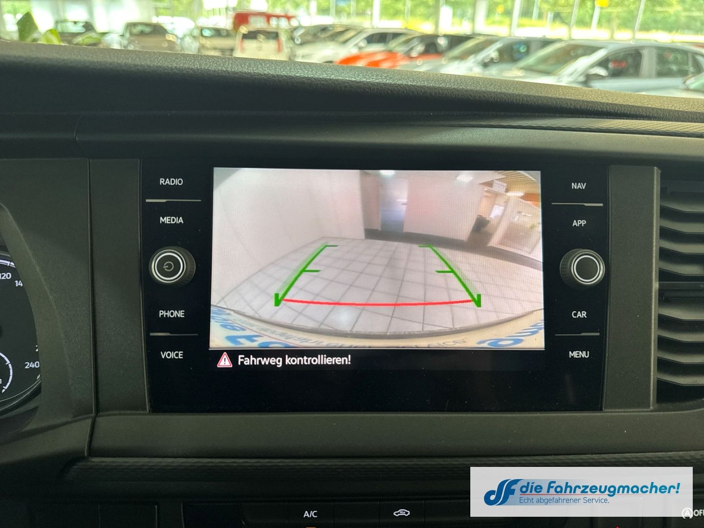 Fahrzeugabbildung Volkswagen Transporter T6.1 Kasten FWD Navi LED ACC Apple *