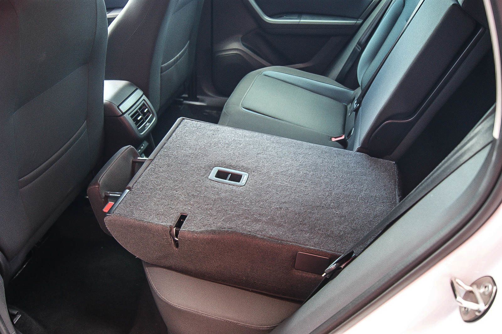 Fahrzeugabbildung SEAT Ateca 2.0 TDI DSG Style VIRTUAL BUSINESS ANHKZGV