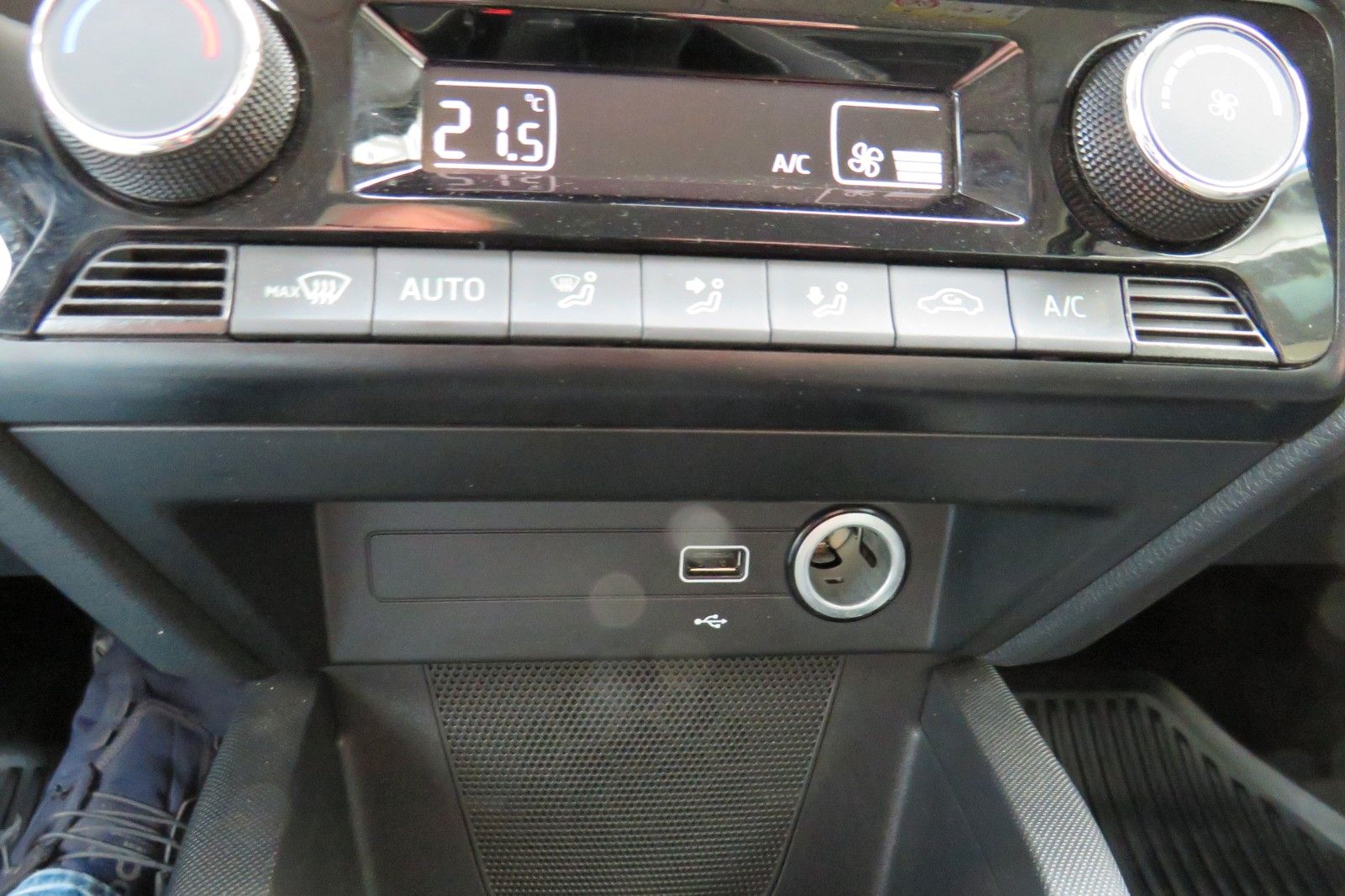 Fahrzeugabbildung SKODA Fabia Combi Ambition APP-CONNECT GRA PDC SITZH.1