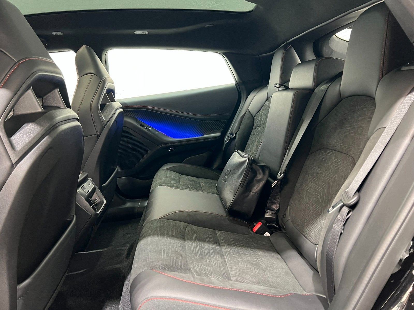 Fahrzeugabbildung Dodge Charger Scat Pack - 4 Door - SIXPACK - AWD