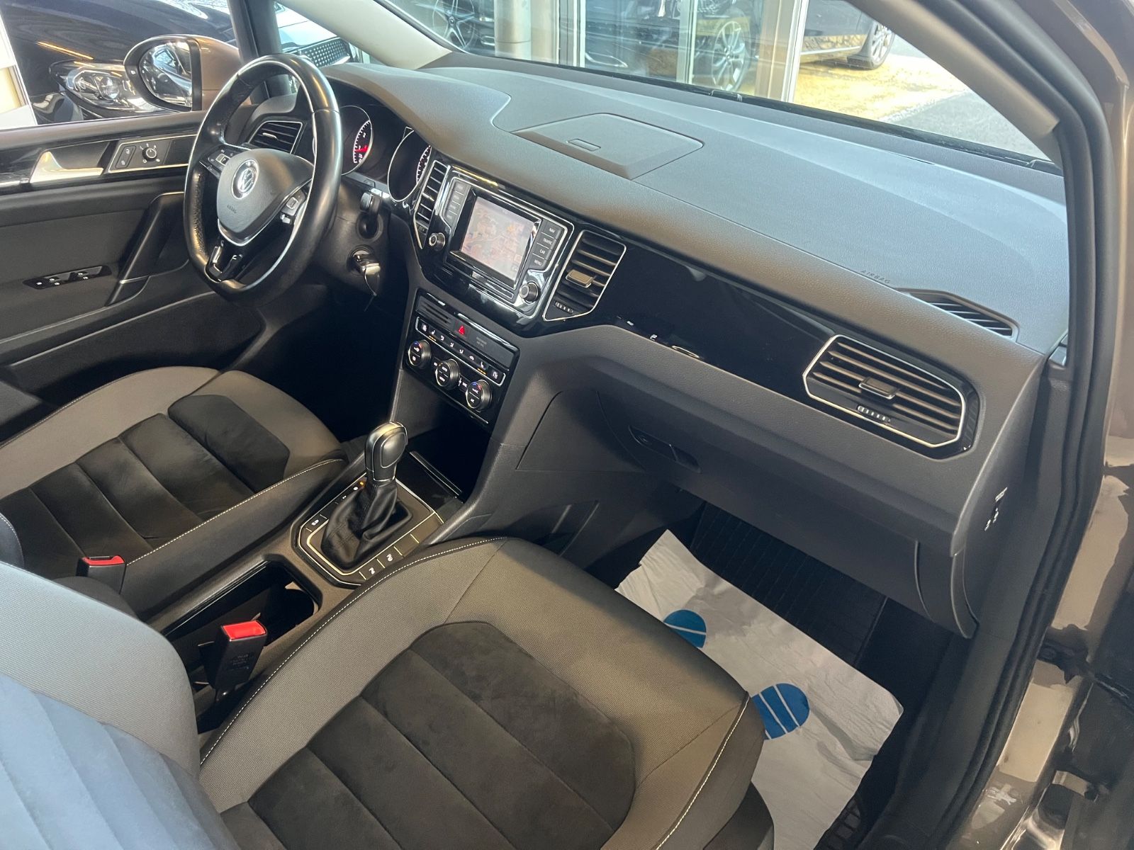 Fahrzeugabbildung Volkswagen Golf Sportsvan 1.4 TSI DSG Highline