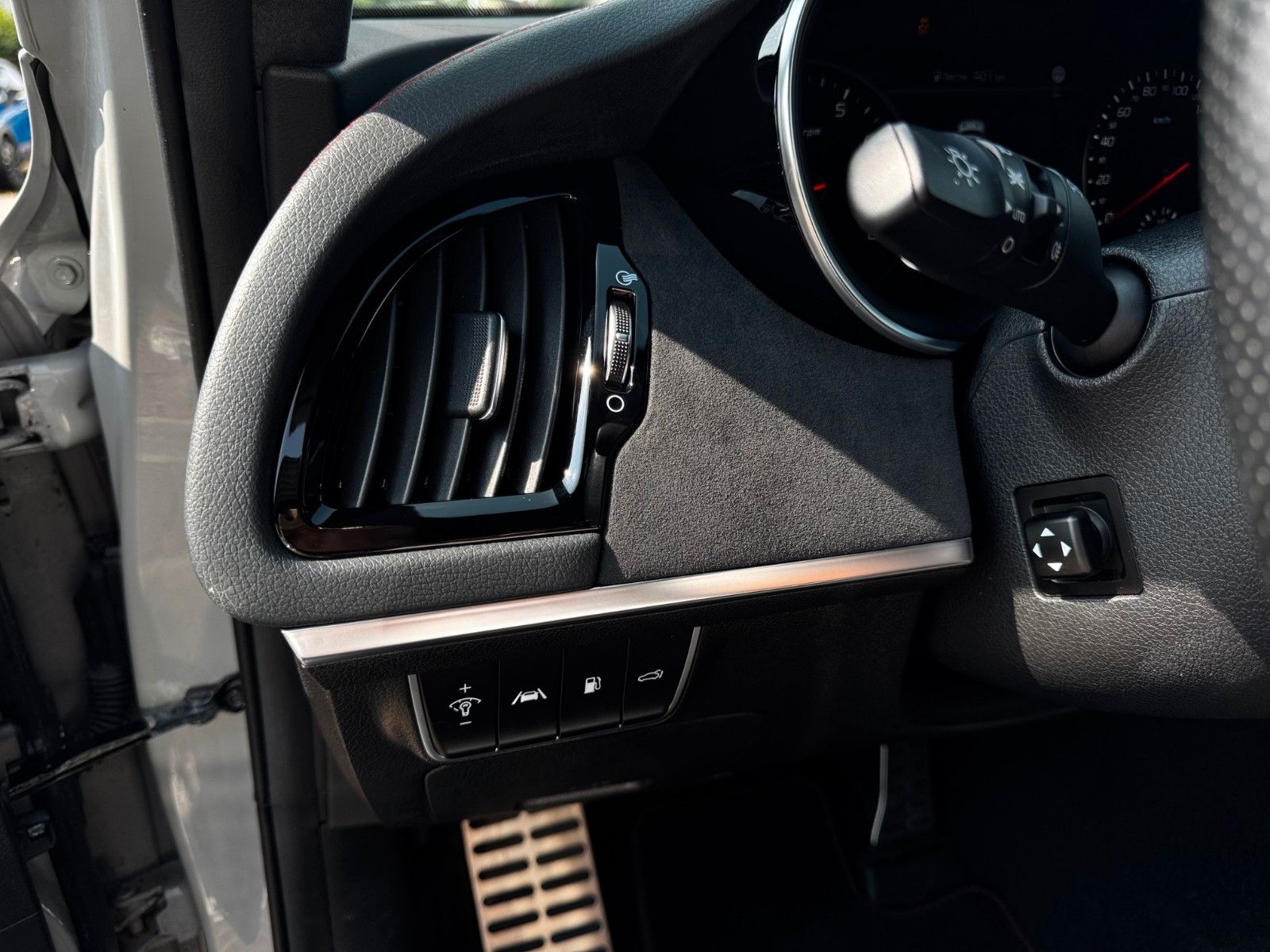 Fahrzeugabbildung Kia STINGER 3.3T AWD GT 360° GLASDACH 366PS