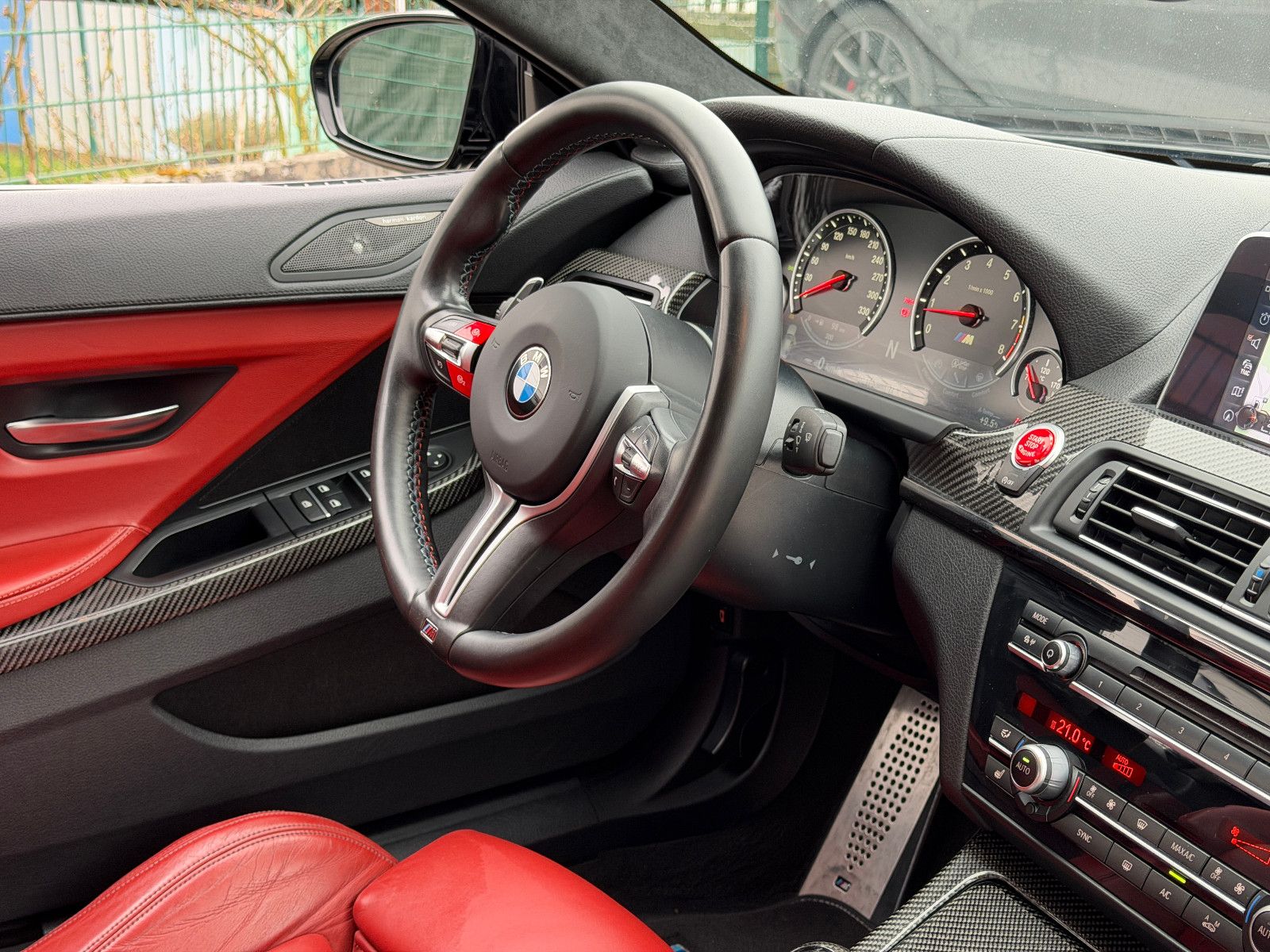 Fahrzeugabbildung BMW M6 Gran Coupe/CARBON/EXCLUSIVE/BLACK&RED/