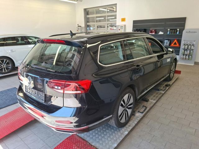 Volkswagen Passat Variant - Bild 3