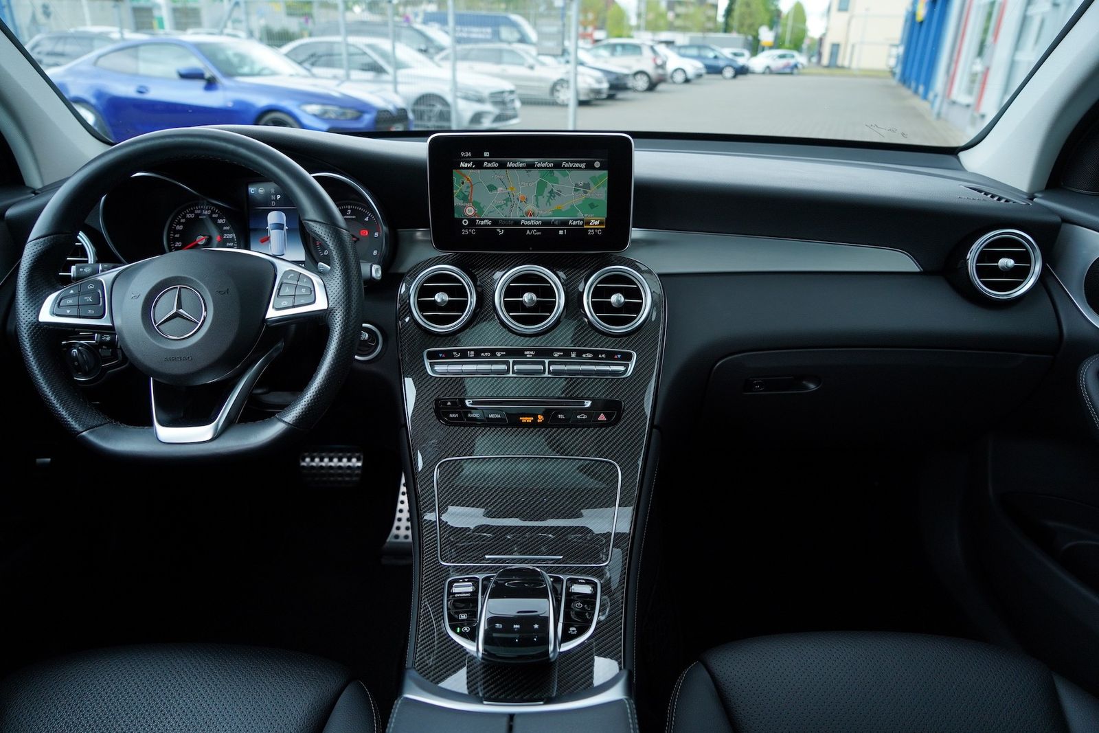 Fahrzeugabbildung Mercedes-Benz GLC 350 d 4Matic AMG COMAND|AHK|360°|LED|PANO