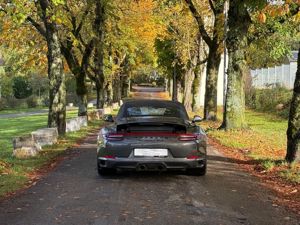 PORSCHE 911 2018