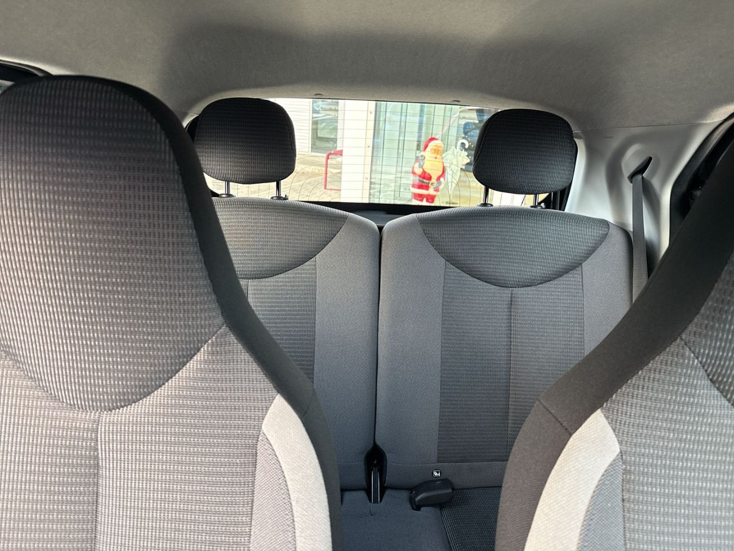 Fahrzeugabbildung Toyota Aygo X-Play Team D Apple CarPlay Android Auto Al