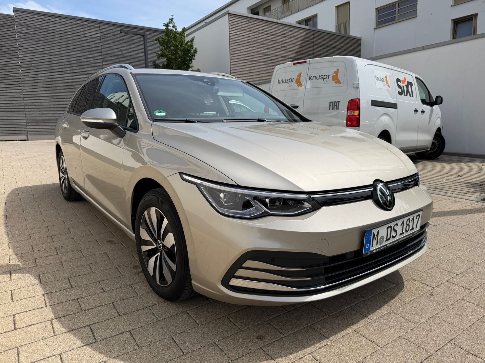 Volkswagen Golf - 1