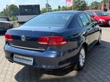 Volkswagen Passat Lim. Trendline BlueMotion - VW Passat Gebrauchtwagen in Düsseldorf