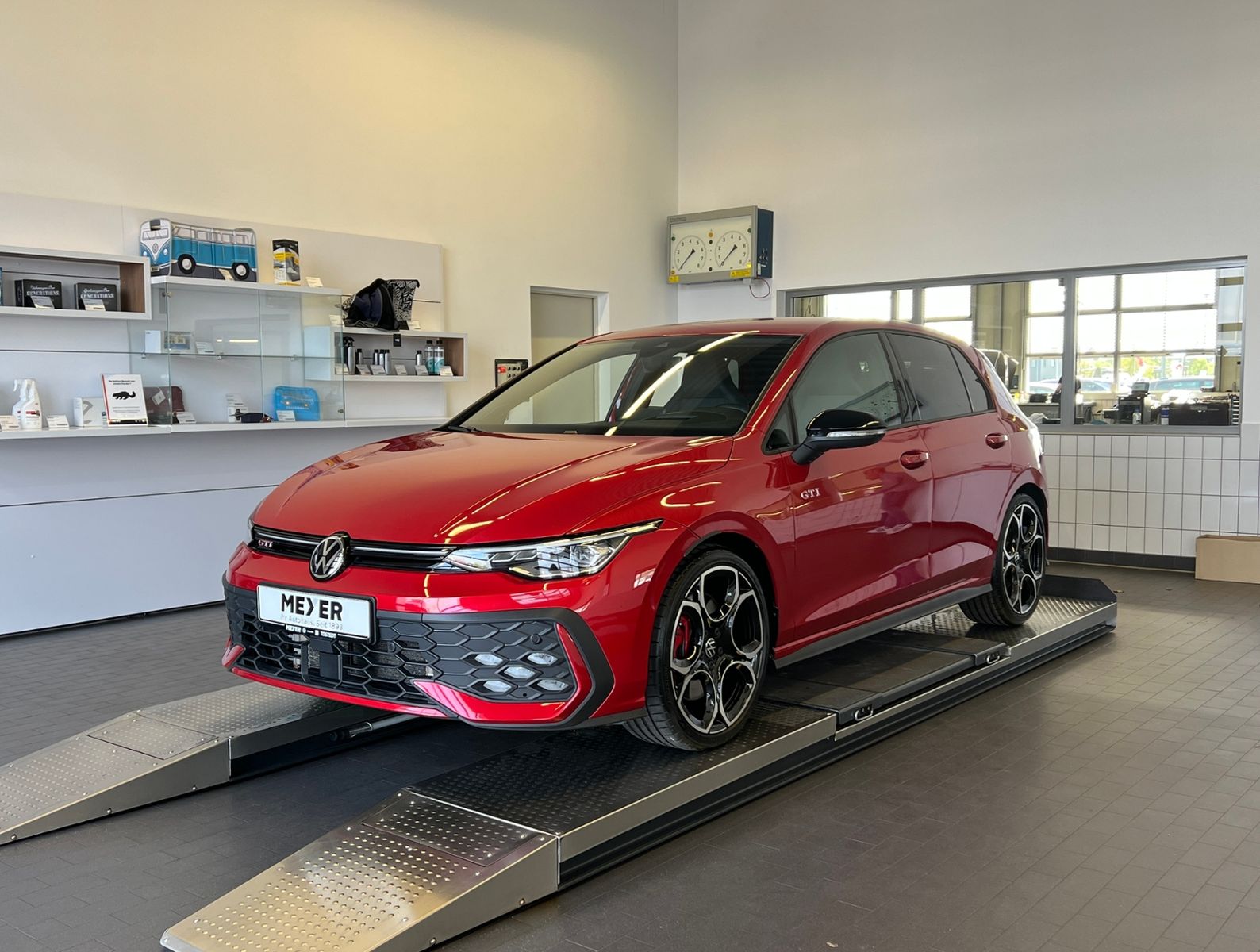 Fahrzeugabbildung Volkswagen Golf VIII GTI 2.0 TSI DSG *AHK, LED, Black Style