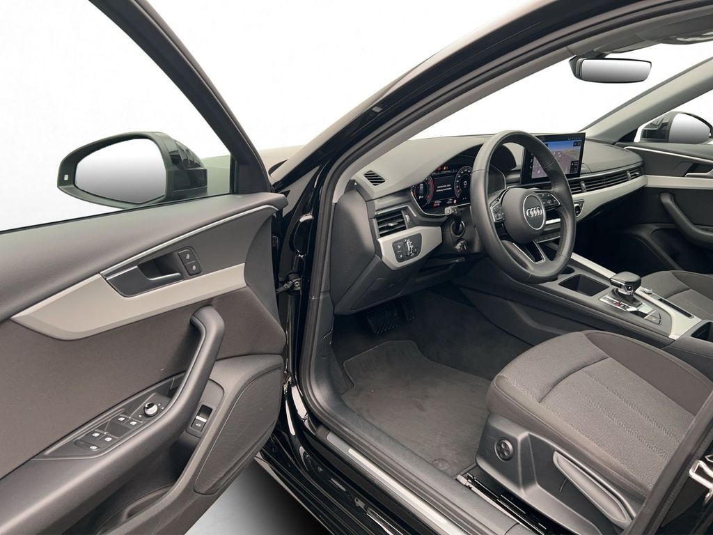 AUDI A4 2024