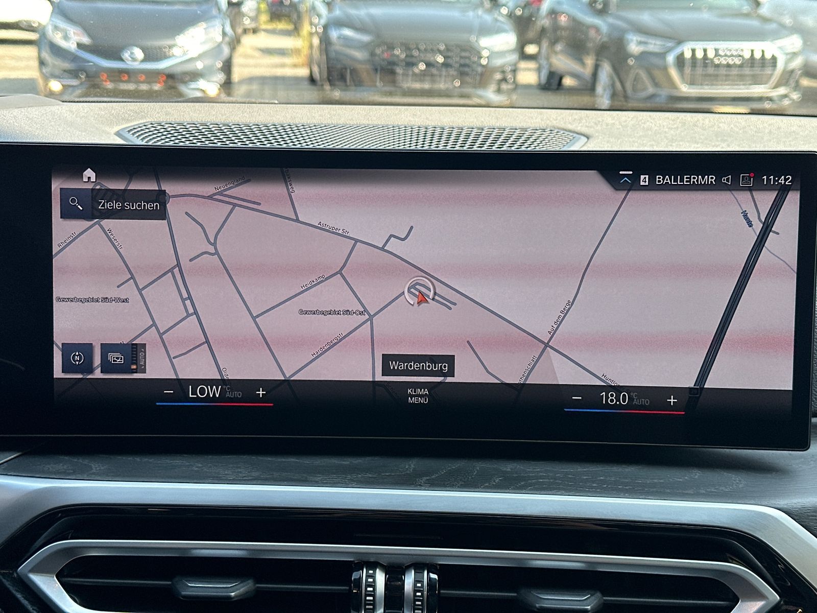 Fahrzeugabbildung BMW 320d Touring M-Sport NAV+LED+PANO+SHZ+PDC+DAB