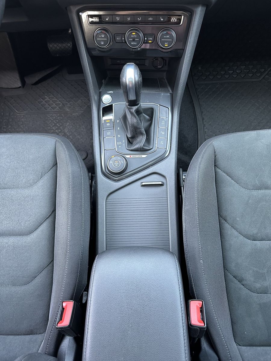 Fahrzeugabbildung Volkswagen Tiguan Allspace 2.0 TDI HL 4M NAV+LED+AHK+PANORA