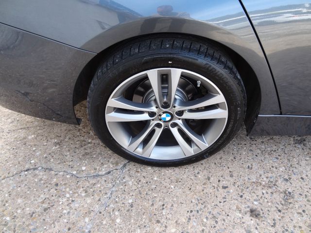 Fahrzeugabbildung BMW 318i Sport Line/1.Hd/70TKM/SitzH/PDC/