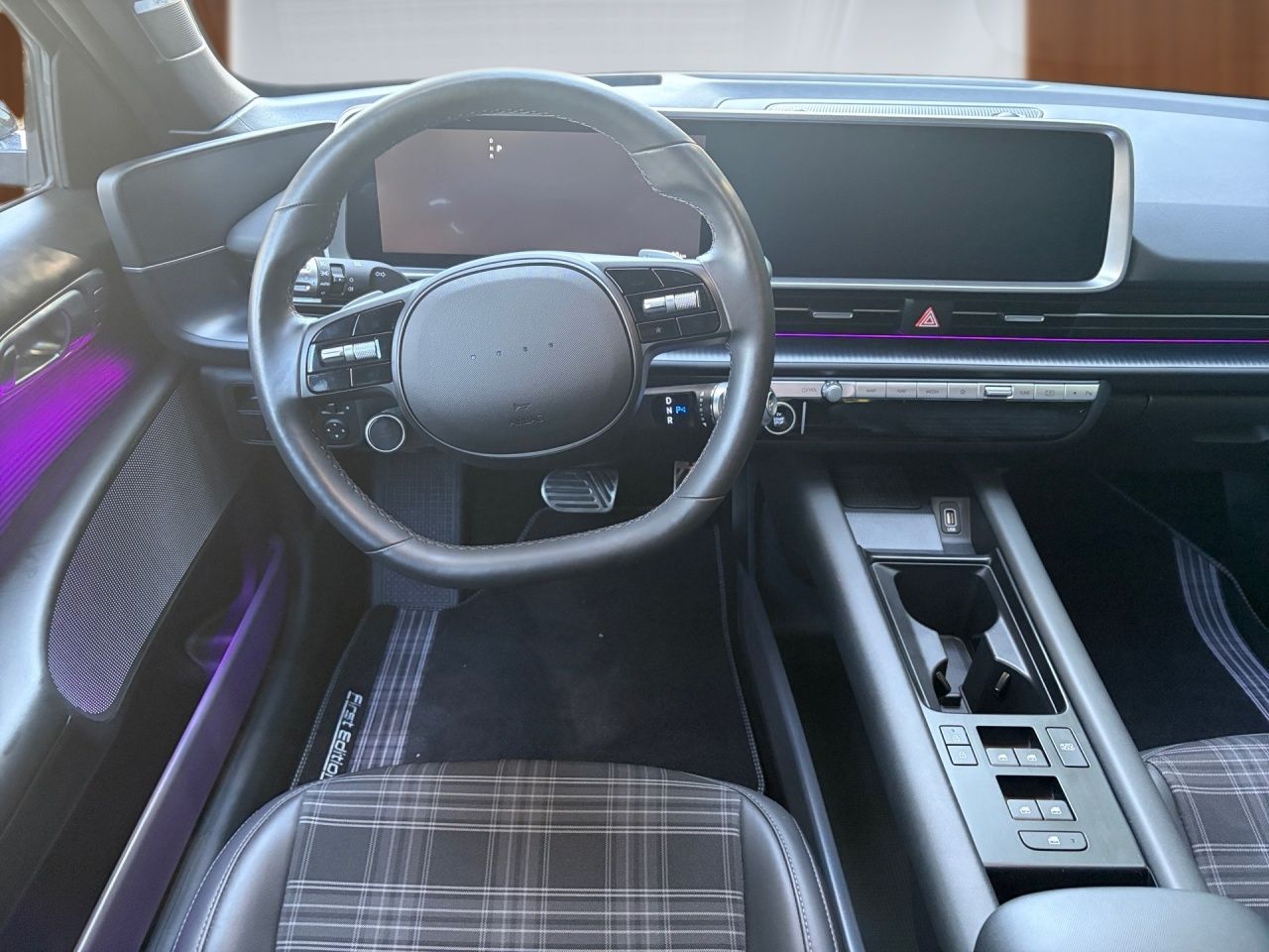Fahrzeugabbildung Hyundai IONIQ 6 First Edition *77,4kWh*4WD*SHZ*LHZ*NAVI*
