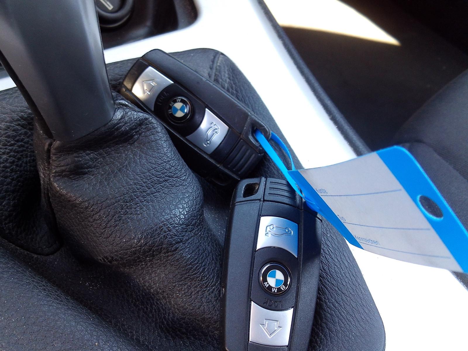 BMW 318 2010 — photo 11
