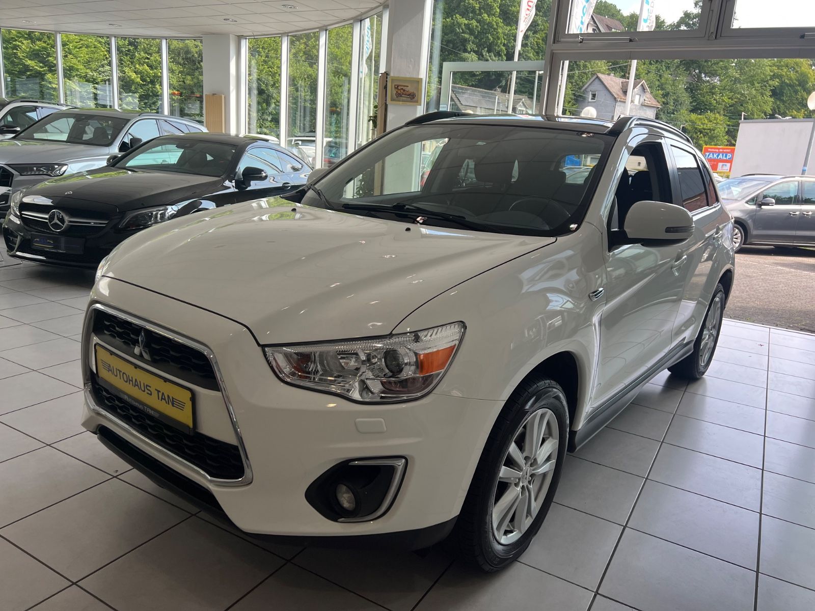 Fahrzeugabbildung Mitsubishi ASX Intense * RÜCKFAHRKAMERA* SITZHEIZUNG *