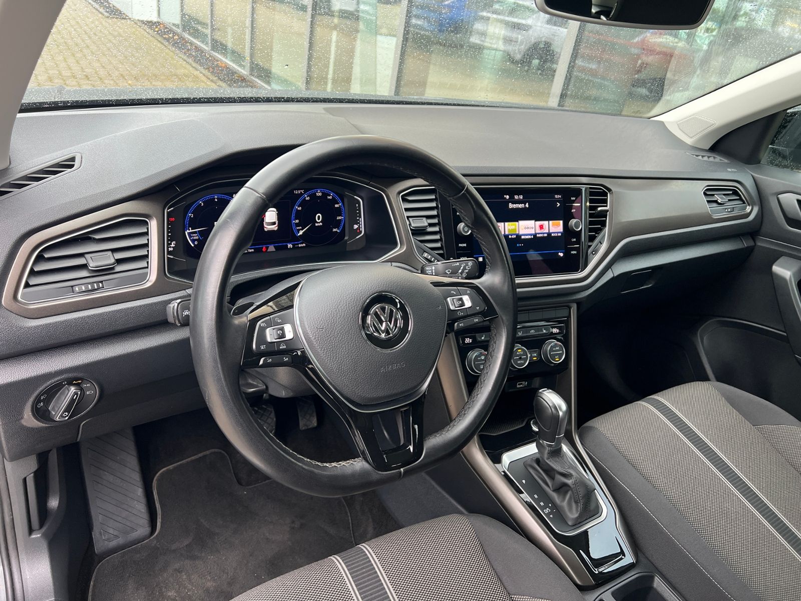 Fahrzeugabbildung Volkswagen T-Roc Style 1.5 TSI ACT DSG *AHK, ACC, Kamera*