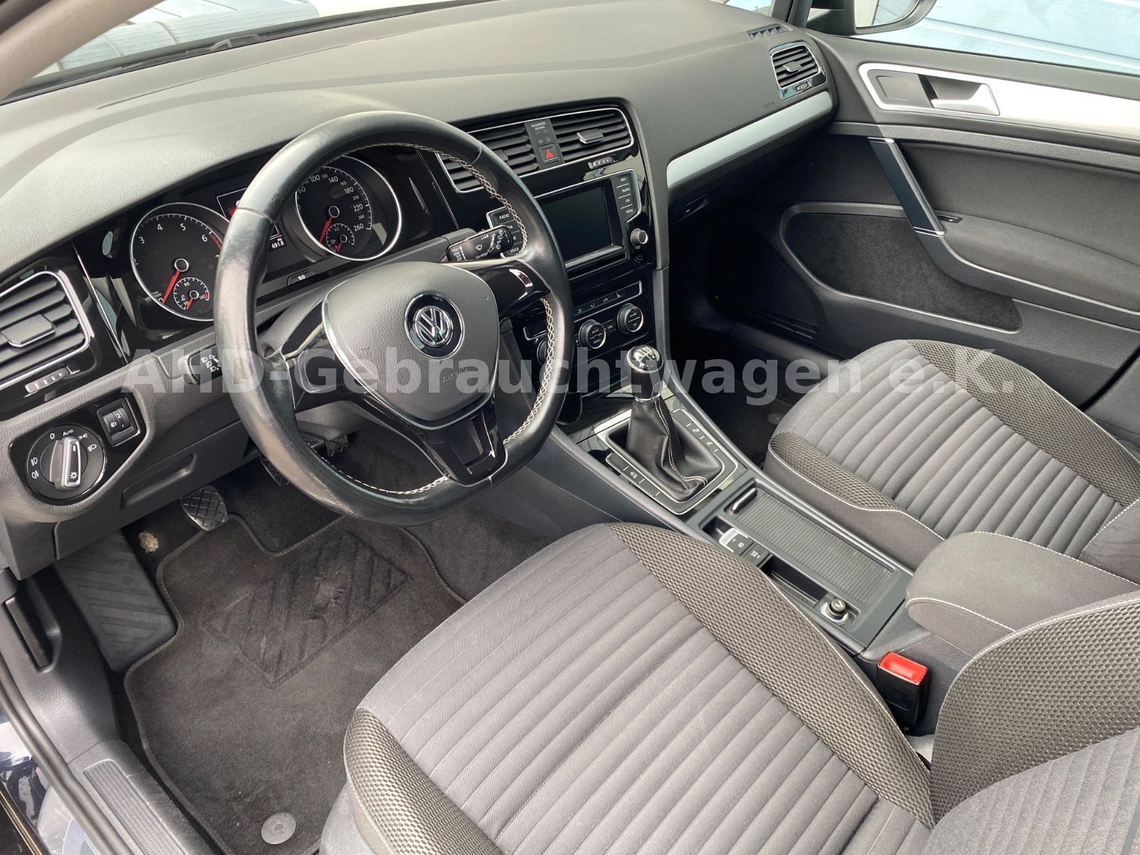 Fahrzeugabbildung Volkswagen Golf VII 1.2 TSI Limousine " Sondermodell Cup "