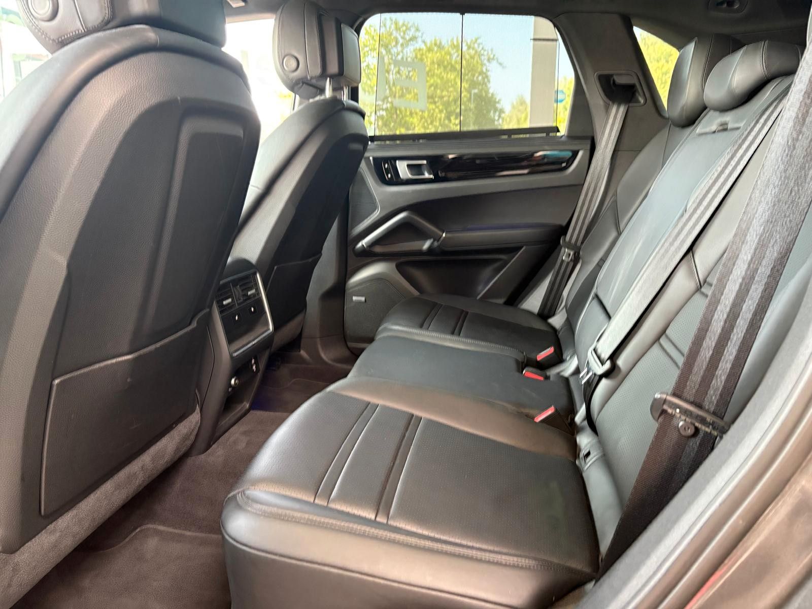 Fahrzeugabbildung Porsche Cayenne, pano, luft volleder ahk,21 zoll, stdhz
