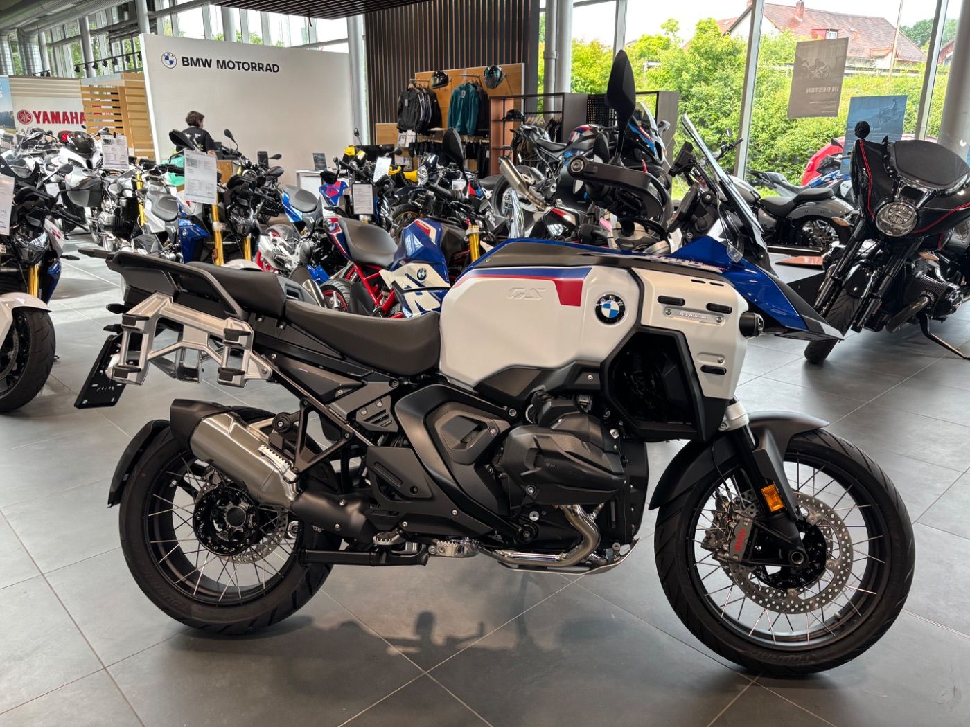 Fahrzeugabbildung BMW R 1300 GS Adventure Trophy 3 Pakete ASA