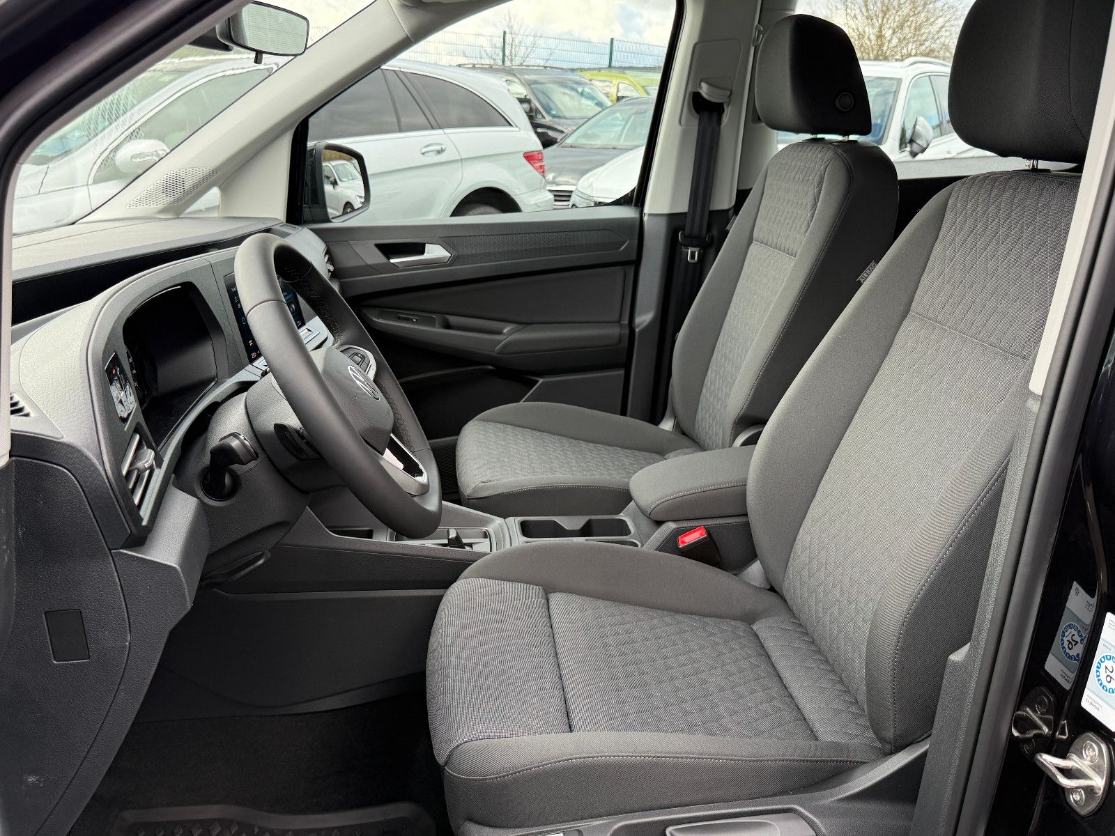 Fahrzeugabbildung Volkswagen Caddy Life Maxi TSI DSG ACC AHK LED Kamera Sthz