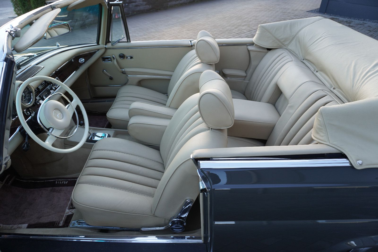 Fahrzeugabbildung Mercedes-Benz 280 SE 3,5 Cabriolet Conversion
