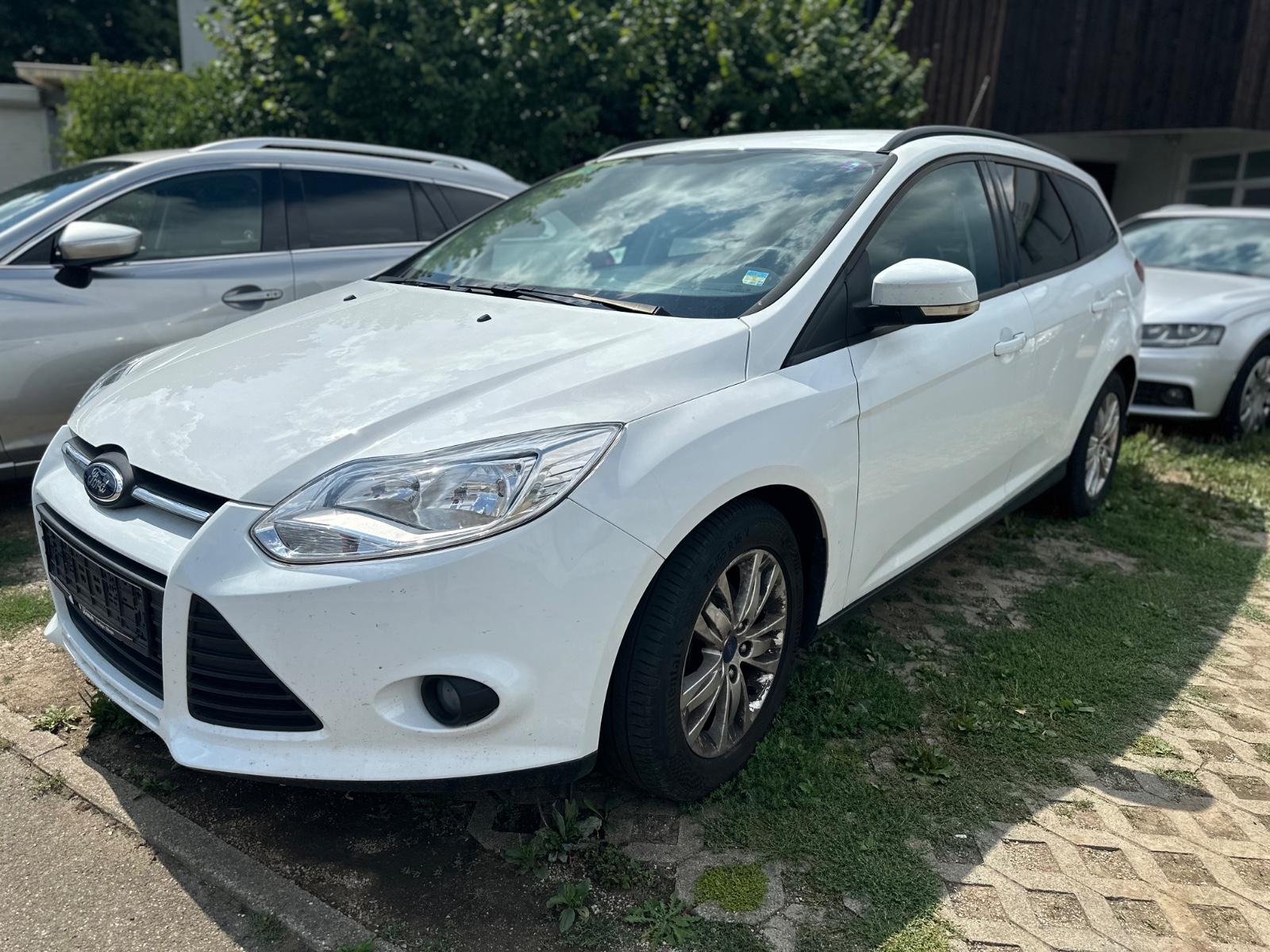 Ford Focus 2013 — interior