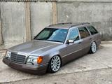 Mercedes-Benz Mercedes Benz W124 250D T-Modell Rosenholz... - Mercedes-Benz 250 mit Diesel-Antrieb: Kombi, D