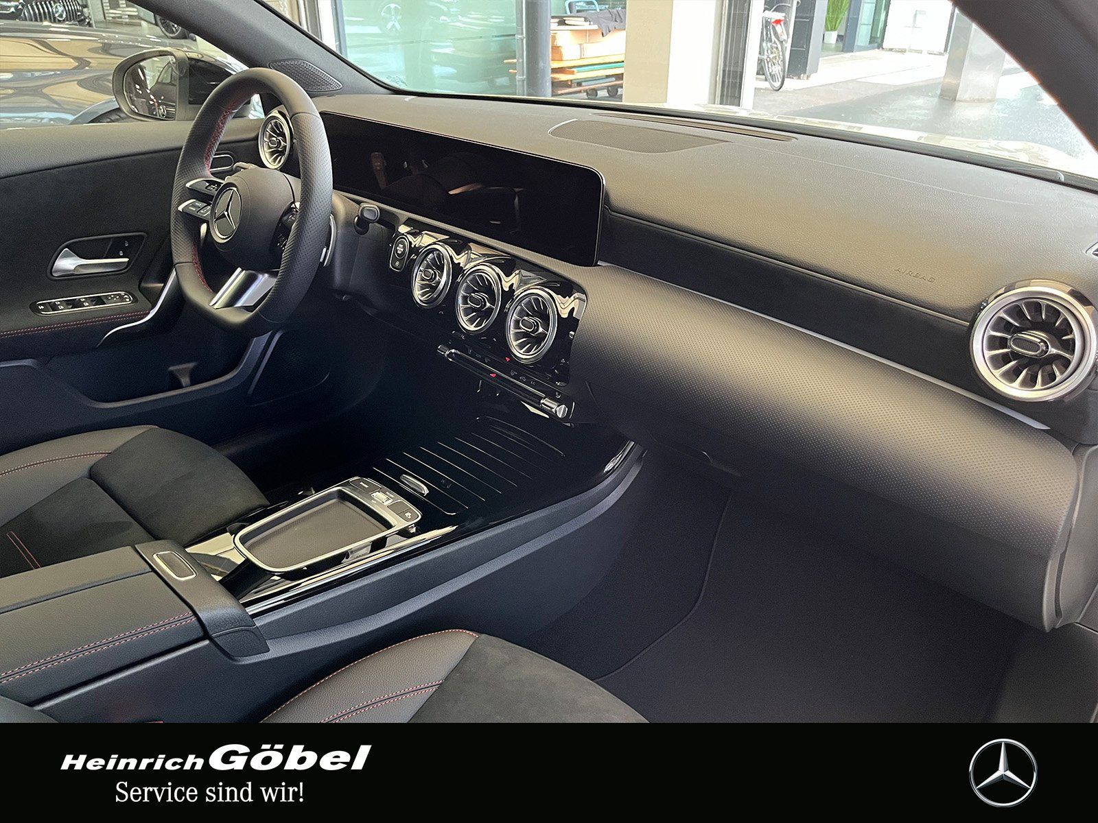 Fahrzeugabbildung Mercedes-Benz A 200 AMG+MBUX+NAVI-PREMIUM+KAMERA+AMBIENTE+LED+