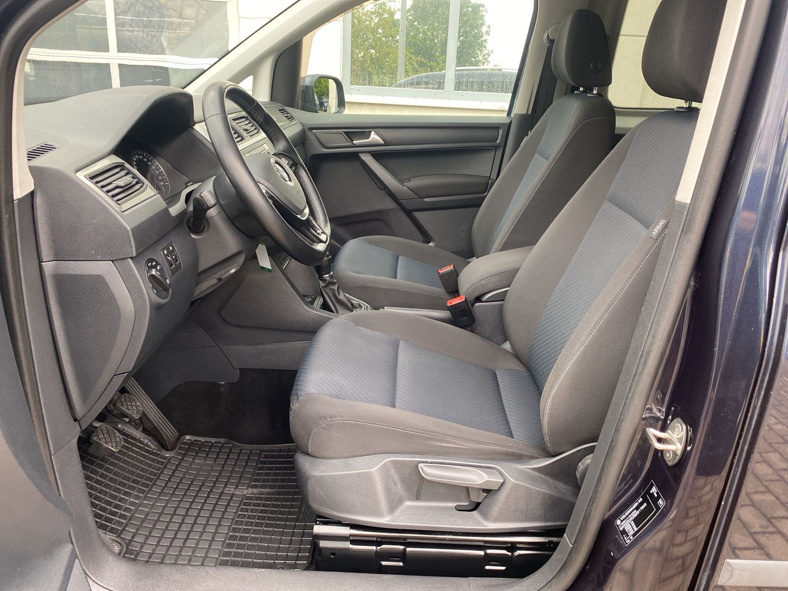 Fahrzeugabbildung Volkswagen Caddy Kombi 2.0 TDI XENON DAB STANDHZG