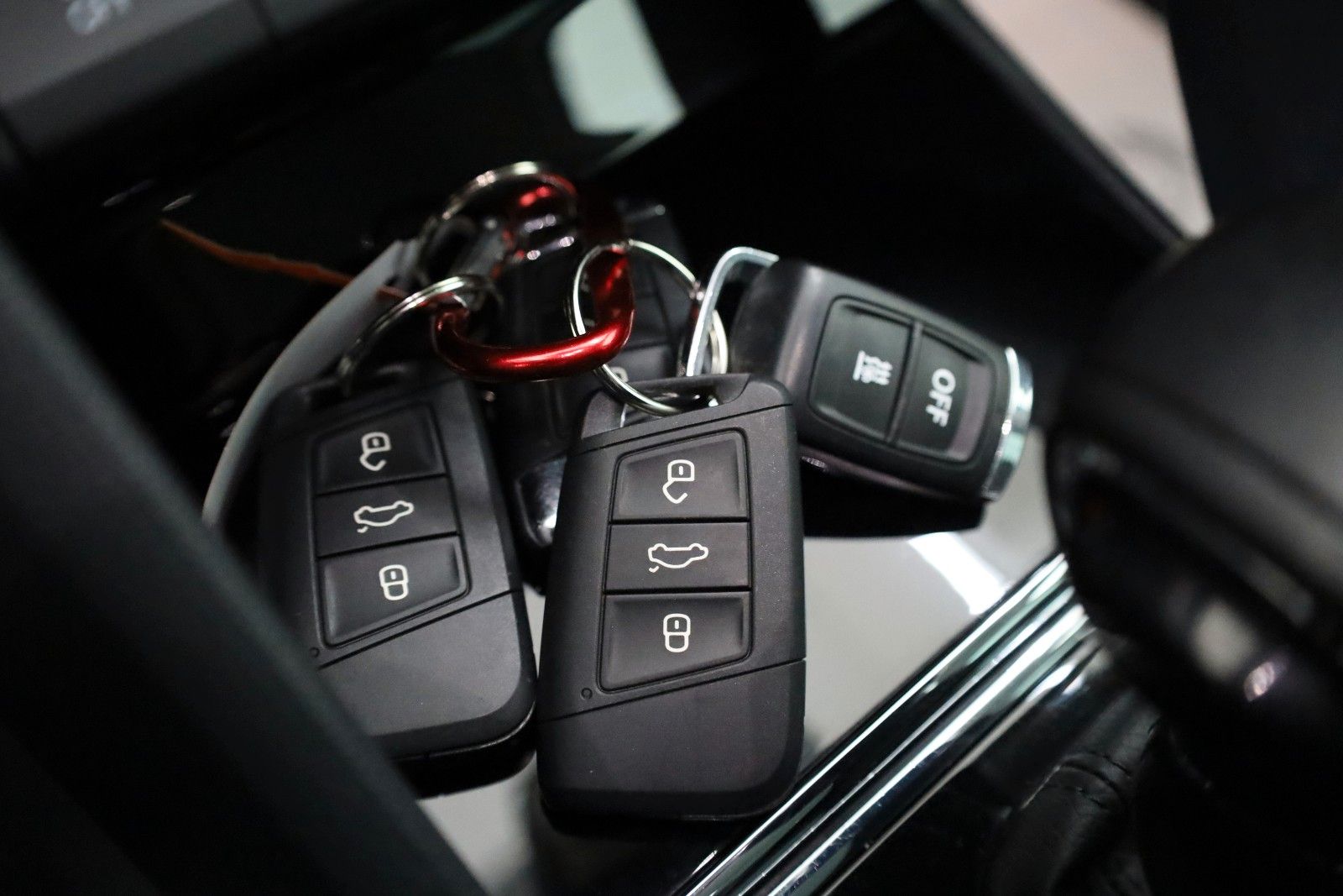 Fahrzeugabbildung SKODA Kodiaq Drive 125 4x4 7 Si,Navi,LED,ACC,AHK,SR+WR