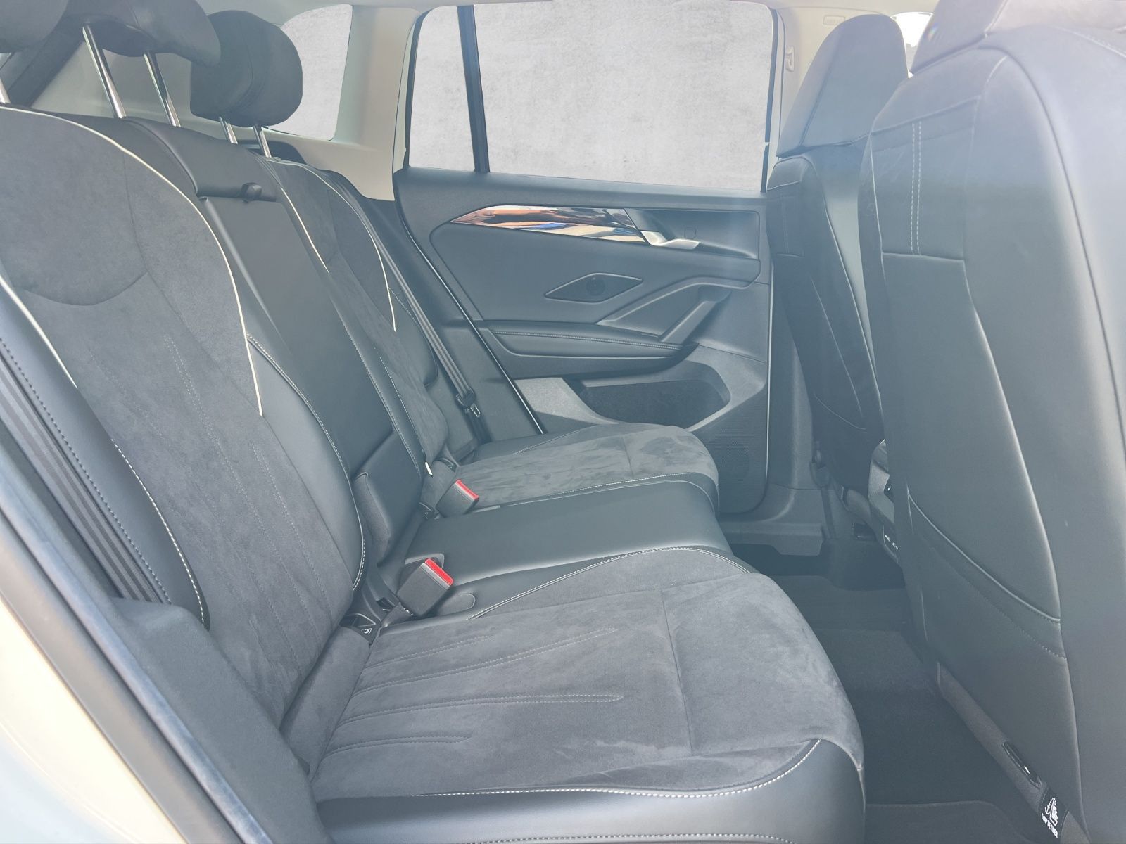 Tiguan Elegance 2.0 TDI DSG 4M Navi*ACC*Standhzg