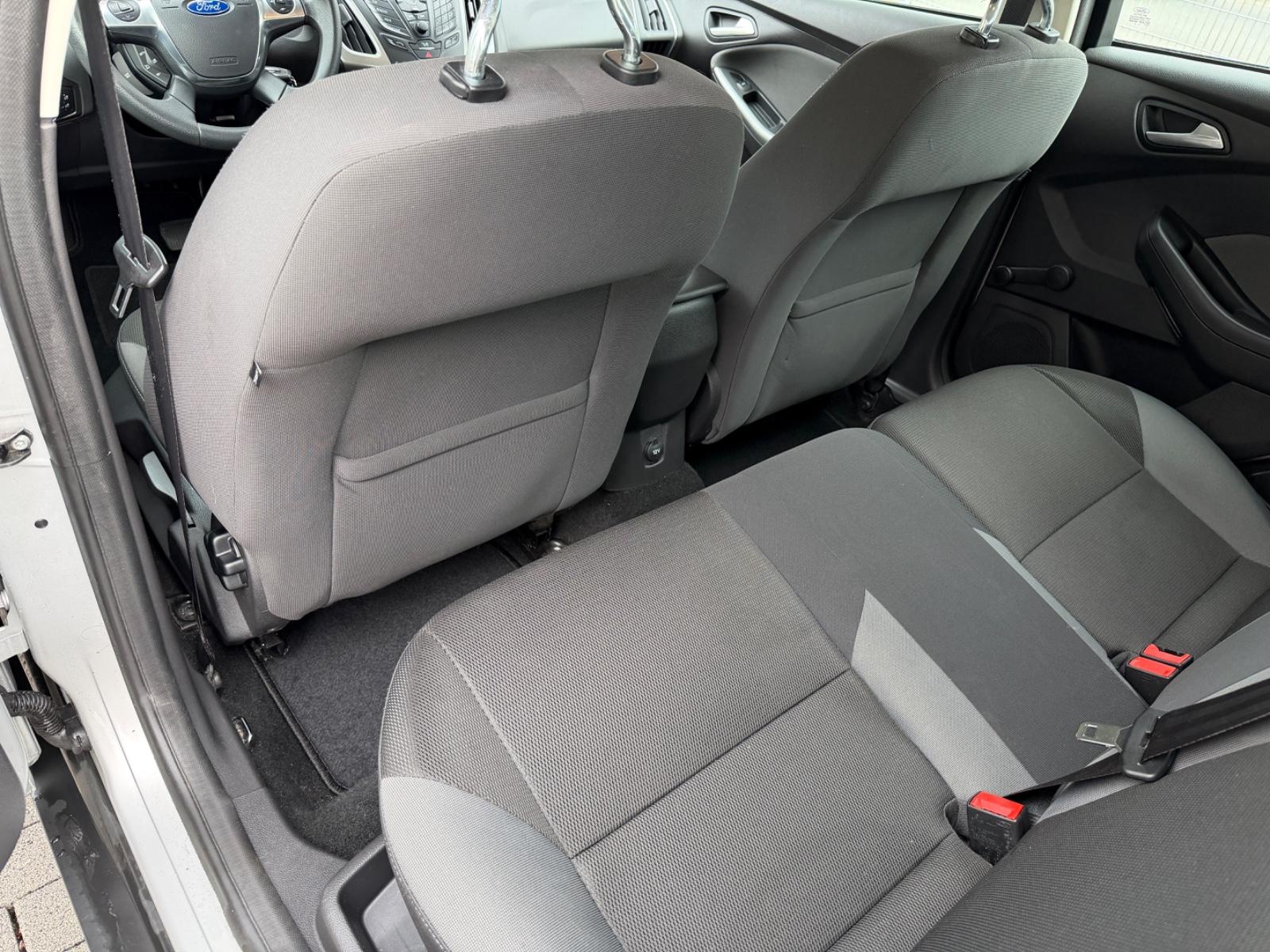 Ford Focus 2014 — photo 15