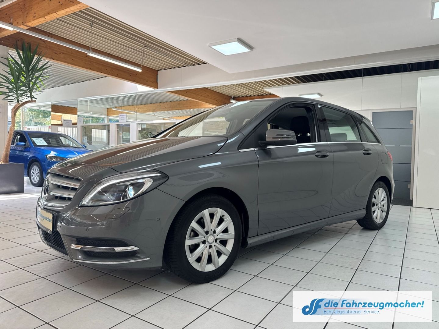 Fahrzeugabbildung Mercedes-Benz B 180 Bi-Xenon SHZ Parklenkass. Rückfahrkam. Not