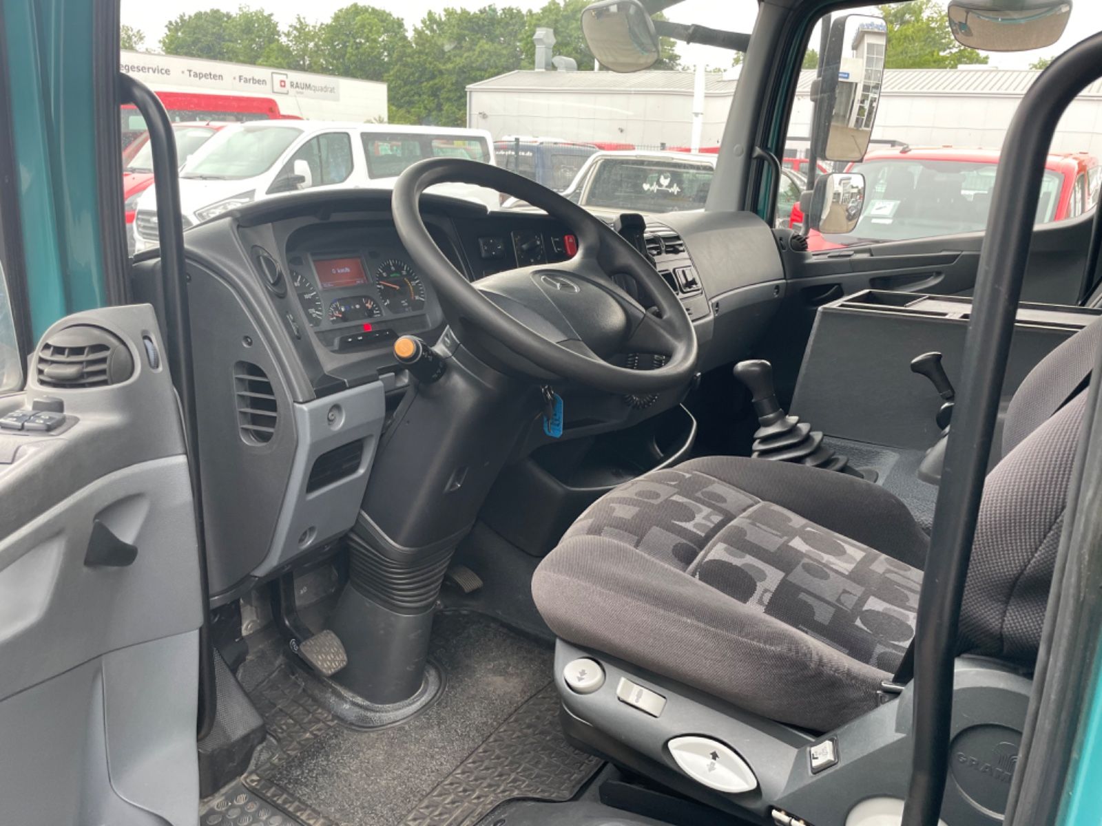 Fahrzeugabbildung Mercedes-Benz Atego 822 Pritsche Plane KRAN PALFINGER 3,3T
