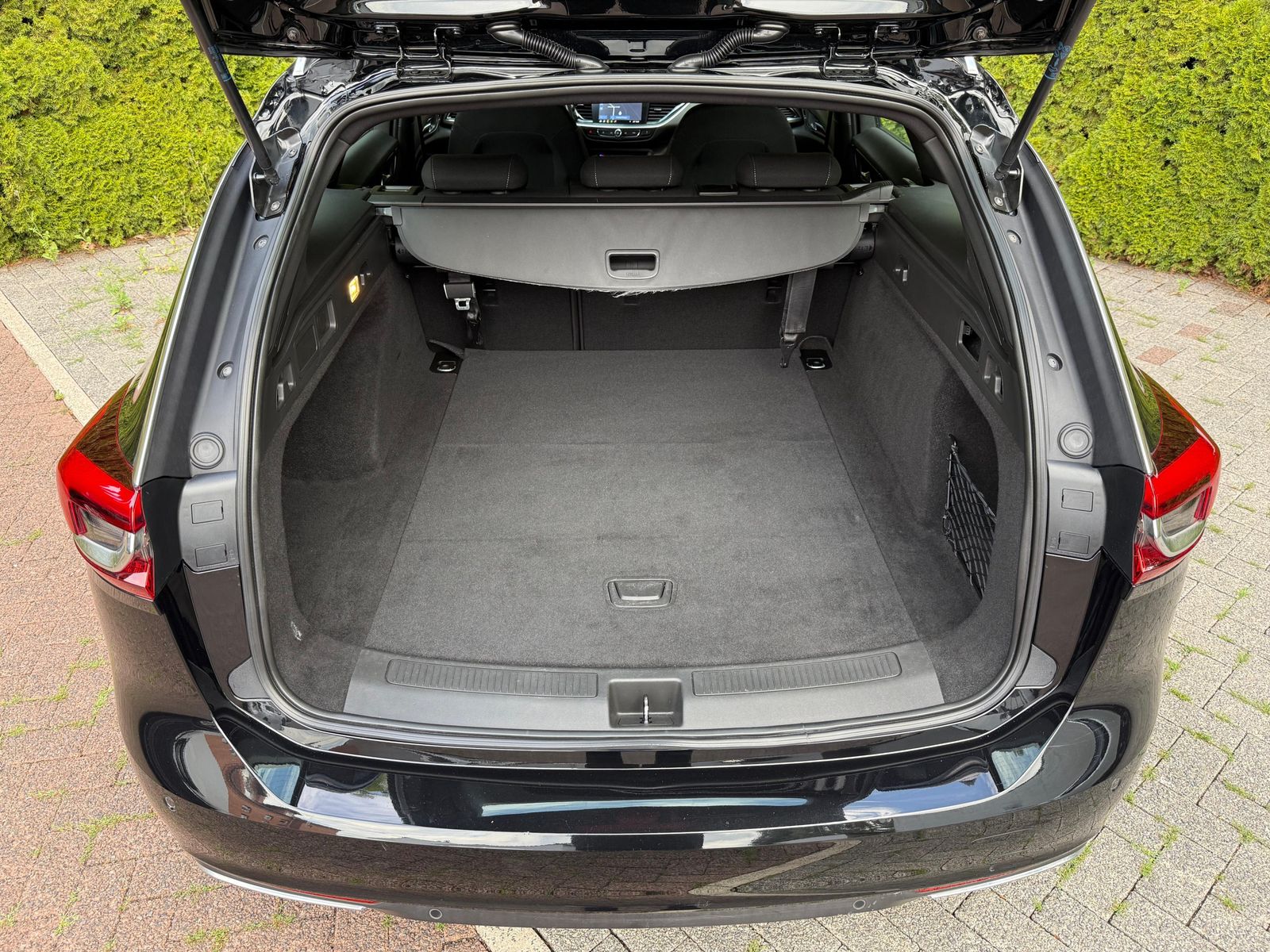 Fahrzeugabbildung Opel Insignia 2.0CDTI Aut. Elegance ILUX+NAV+KAM+CARP