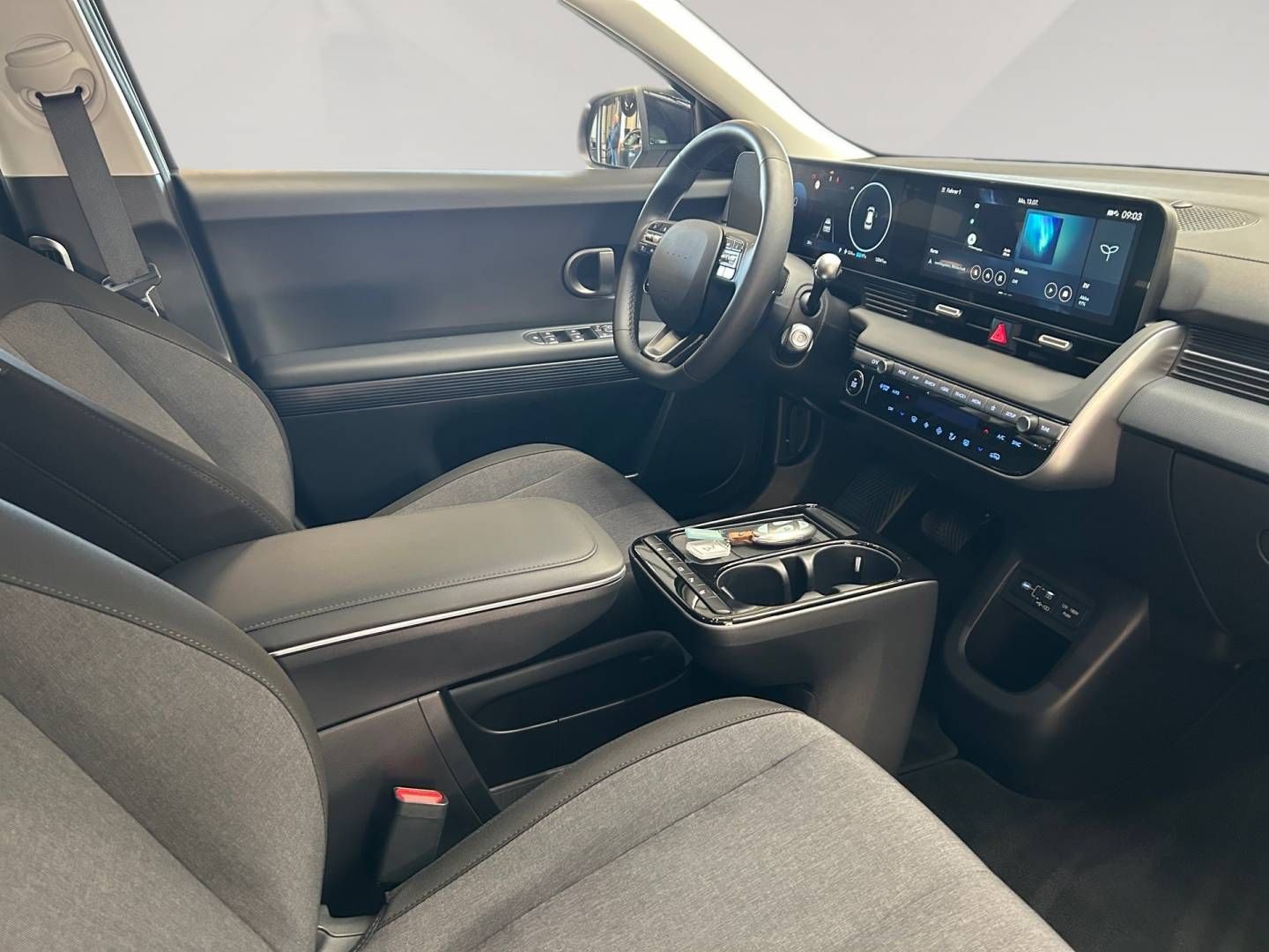 Fahrzeugabbildung Hyundai IONIQ 5 84 kWh (229 PS) 2WD DYNAMIQ, el. Heckkla