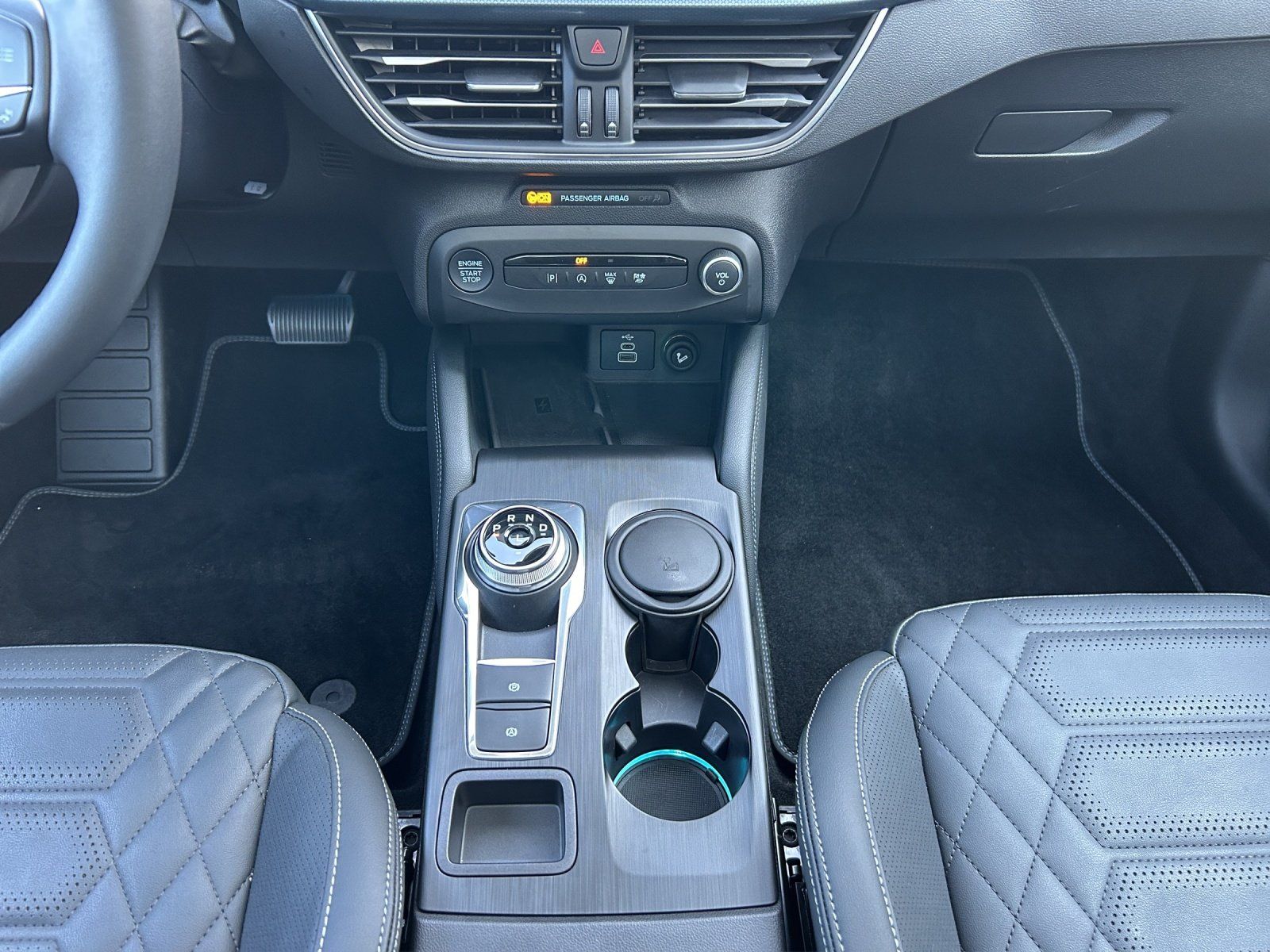 Fahrzeugabbildung Ford Focus 1.5 Active X Aut./LED/KAMERA/ACC/NAVI/PANO