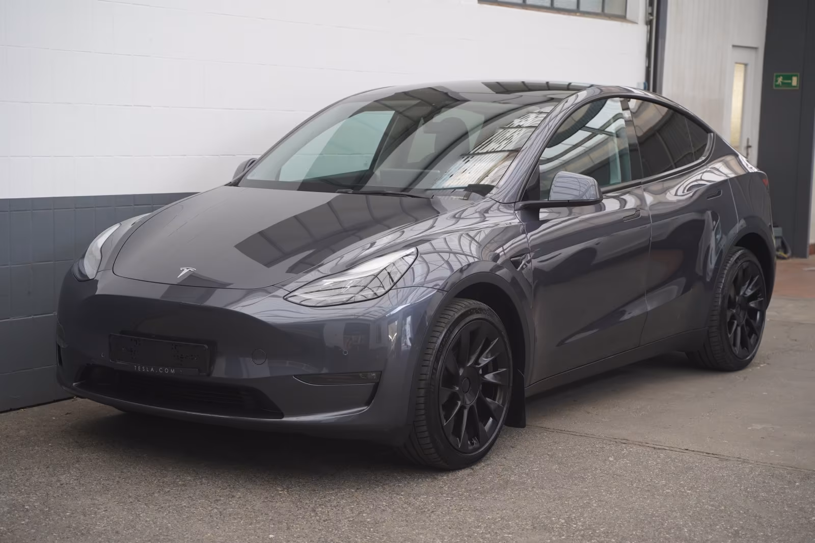 Tesla Model Y Long Range AWD *20-Zoll*